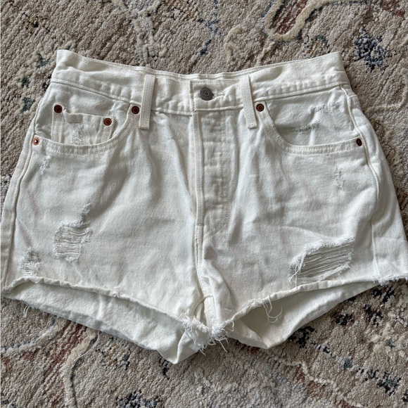 Levi's 501 Off-White High-Rise 5 Button Fly Distressed Jean Shorts Size 28 - Picture 1 of 6
